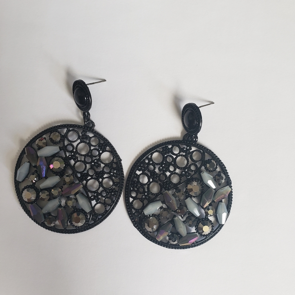 3/$25 Earring - Picture 2 of 2